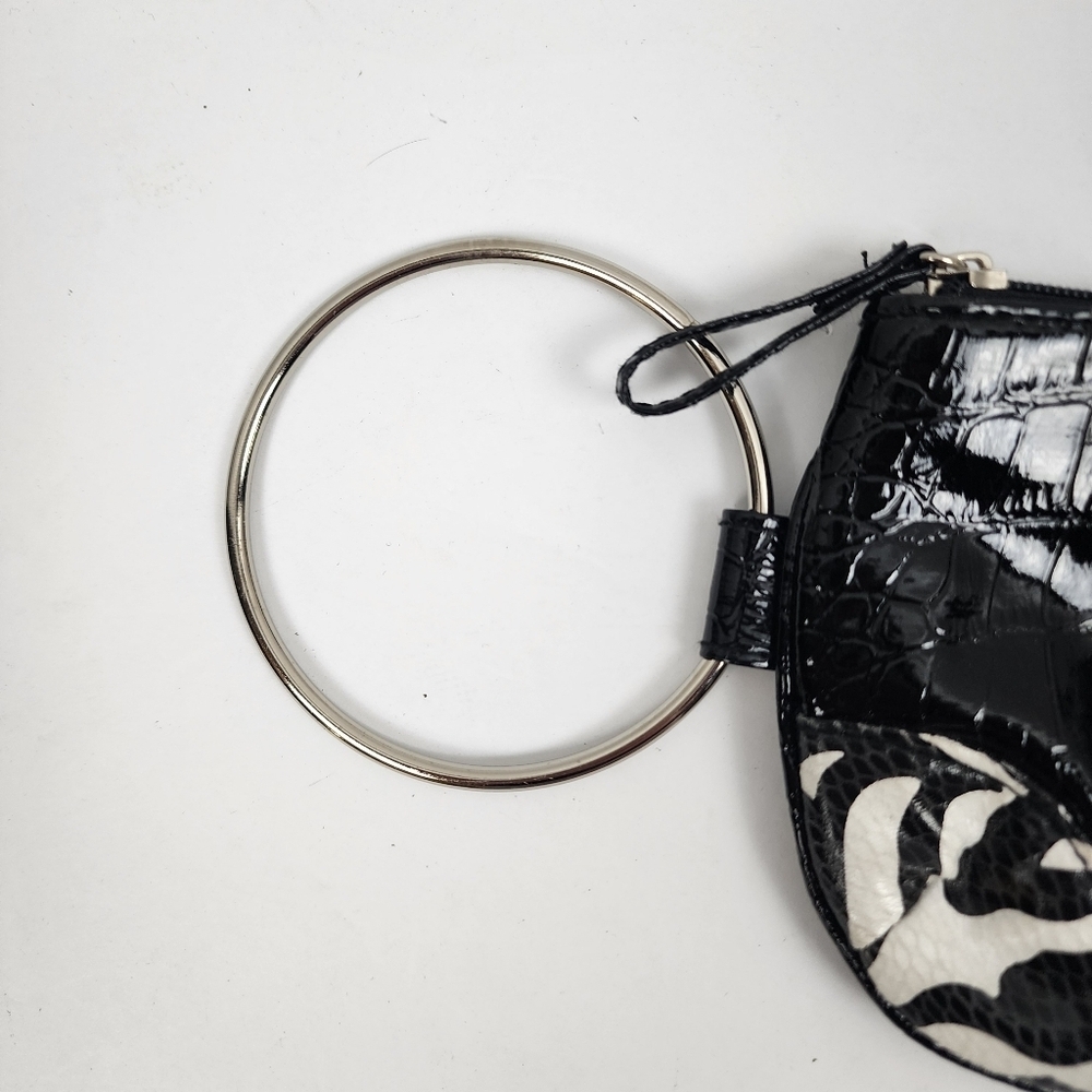 Chateau Black and White Flower In Zebra Print Wristlet With Metal Silver Ring - Picture 3 of 7